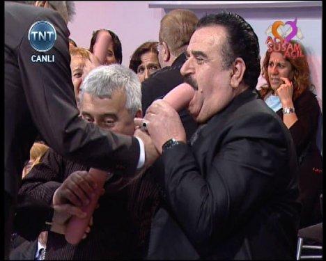 Mehmet Ali Erbil pes dedirtti - Resim 15