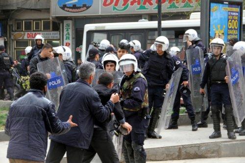 Cami yerine çadırda namaz - Resim 26