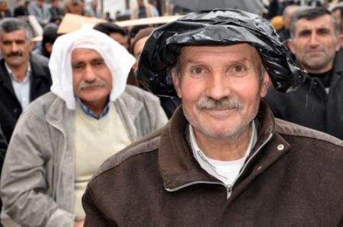 Cami yerine çadırda namaz - Resim 7