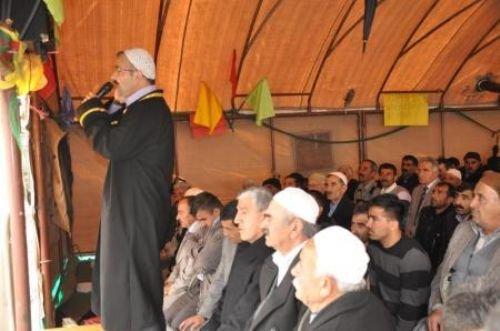 Cami yerine çadırda namaz - Resim 3
