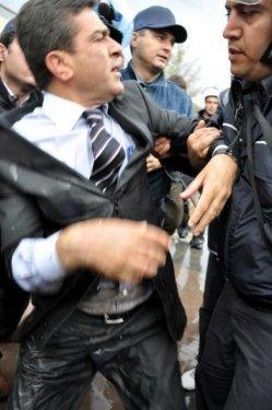 Cami yerine çadırda namaz - Resim 20