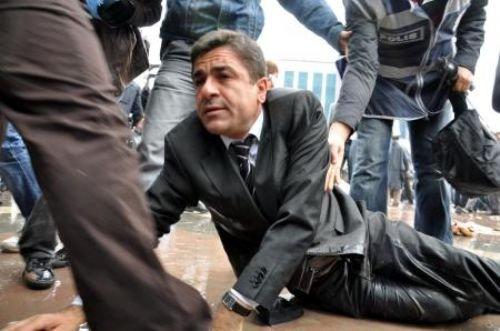 Cami yerine çadırda namaz - Resim 17