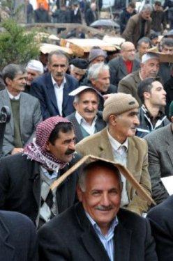 Cami yerine çadırda namaz - Resim 9