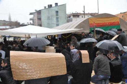 Cami yerine çadırda namaz - Resim 2