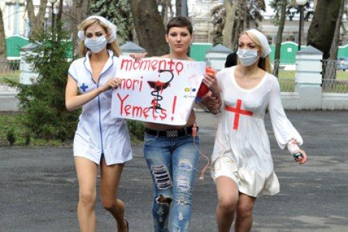 FEMEN kızları çernobil için soyundu - Resim 3