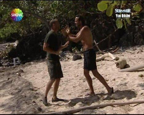 Survivor Ünlüler Gönüllüler'de rezalet - Resim 16