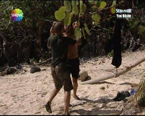 Survivor Ünlüler Gönüllüler'de rezalet - Resim 15