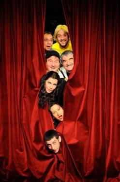 Deniz Akkaya Az Sonra tiyatro oyununda