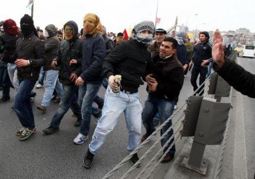 BDP'lilerden Taksim'de YSK protestosu - Resim 17