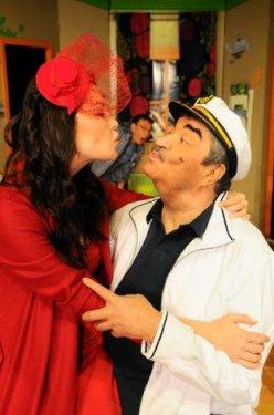 Deniz Akkaya Az Sonra tiyatro oyununda