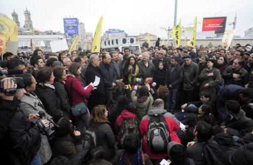 BDP'lilerden Taksim'de YSK protestosu - Resim 1