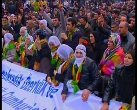 BDP'lilerden Taksim'de YSK protestosu - Resim 11
