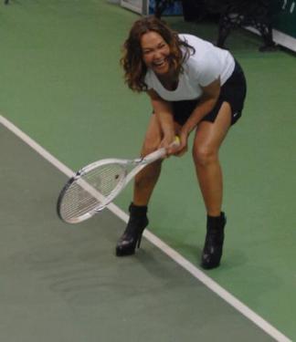 Hülya Avşar topuklularla tenis oynadı - Resim 3