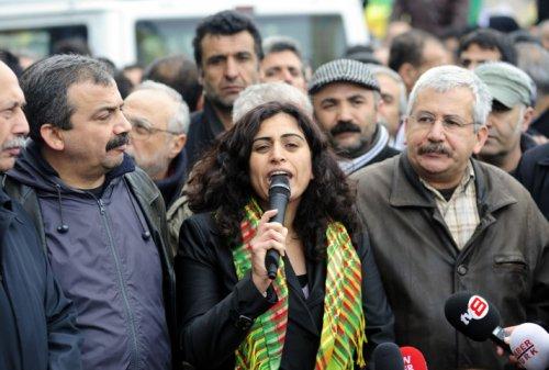BDP'lilerden Taksim'de YSK protestosu - Resim 2