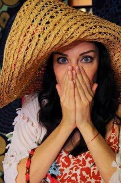 Deniz Akkaya Az Sonra tiyatro oyununda