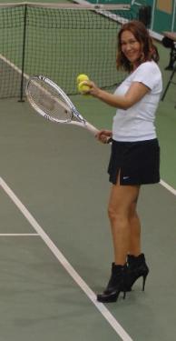 Hülya Avşar topuklularla tenis oynadı - Resim 2