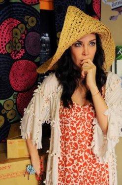 Deniz Akkaya Az Sonra tiyatro oyununda