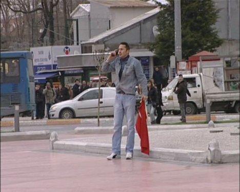 Taksim'de eli silahlı gençten Türk bayraklı eylem  - Resim 6