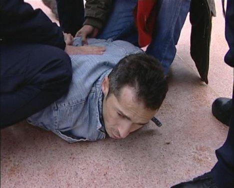 Taksim'de eli silahlı gençten Türk bayraklı eylem  - Resim 11