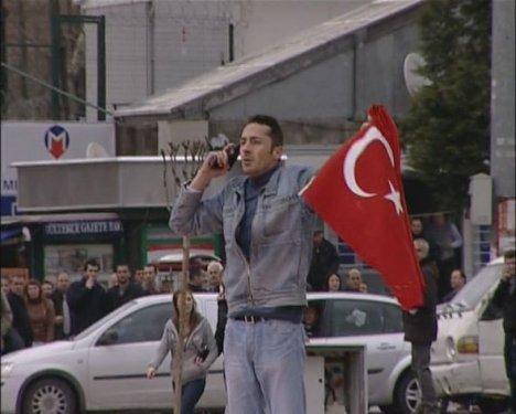 Taksim'de eli silahlı gençten Türk bayraklı eylem  - Resim 7