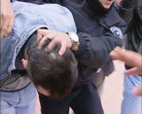 Taksim'de eli silahlı gençten Türk bayraklı eylem  - Resim 13