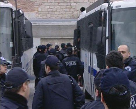Taksim'de eli silahlı gençten Türk bayraklı eylem  - Resim 14