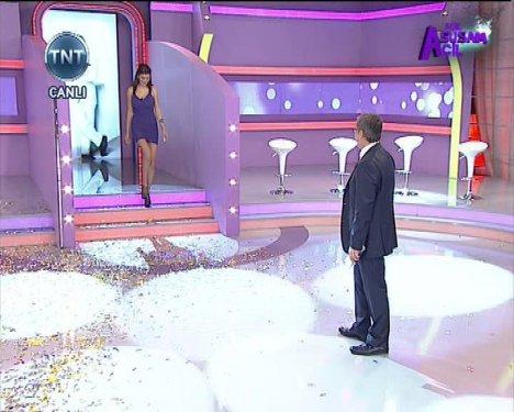Mali'den Ebru Şancı'ya: Senin kayısını yerim - Resim 1