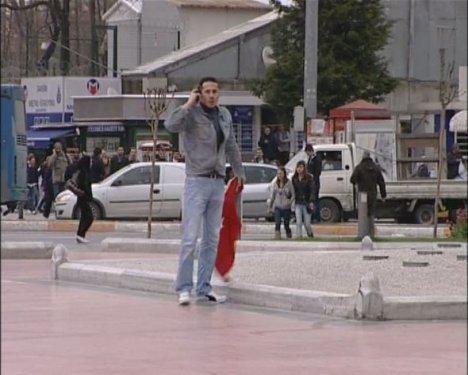 Taksim'de eli silahlı gençten Türk bayraklı eylem  - Resim 5