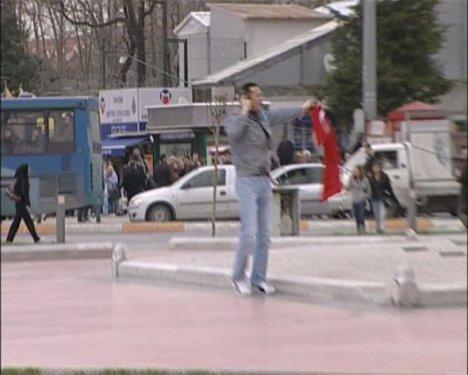 Taksim'de eli silahlı gençten Türk bayraklı eylem  - Resim 4