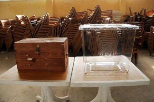 Şeffaf oy sandıkları yola çıktı