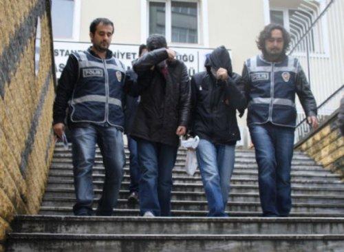Dekolteli hırsızlar yakalandı - Resim 15