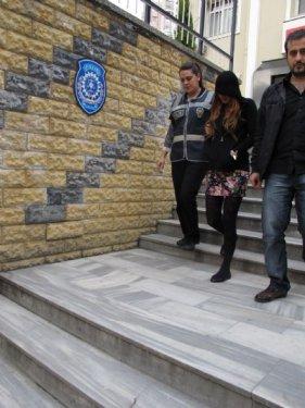 Dekolteli hırsızlar yakalandı - Resim 4