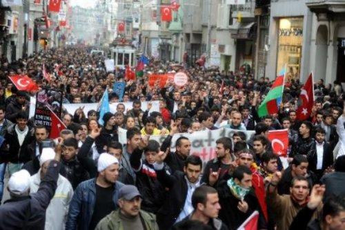 Taksim'deki anma töreninde gerginlik  - Resim 21