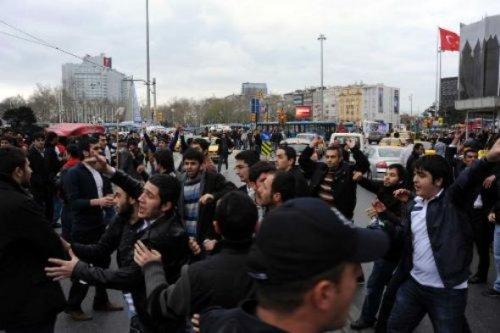 Taksim'deki anma töreninde gerginlik  - Resim 8