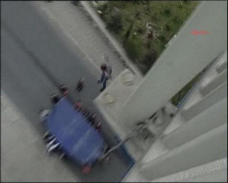 Köprü’den atladı branda ile kurtuldu - Resim 12