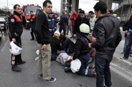 Köprü’den atladı branda ile kurtuldu - Resim 17