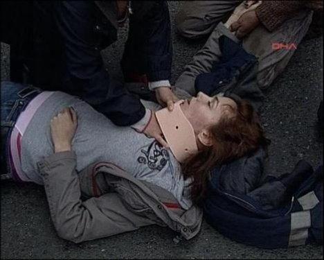 Köprü’den atladı branda ile kurtuldu - Resim 4