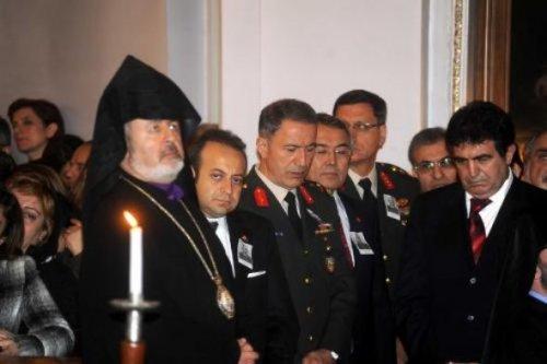 Ermeni şehit son yolculuğuna uğurlandı - Resim 4