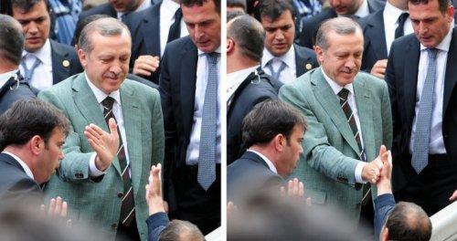 Başbakan Cuma çıkışı balkona çıktı - Resim 4