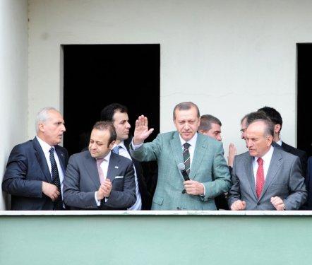 Başbakan Cuma çıkışı balkona çıktı - Resim 3