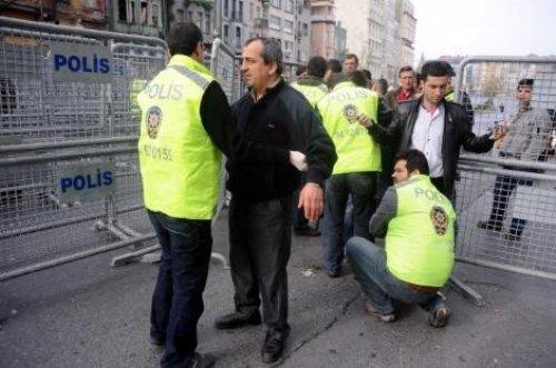 Taksim'de kalabalık kadraja sığmadı - Resim 2