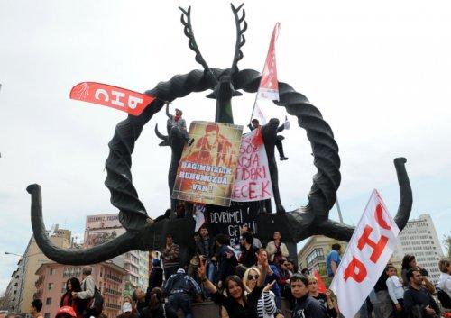 Türkiye'den ve dünyadan 1 Mayıs kareleri - Resim 85