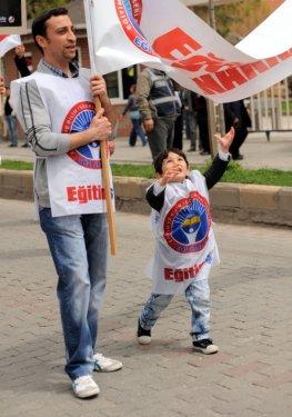 Türkiye'den ve dünyadan 1 Mayıs kareleri - Resim 81