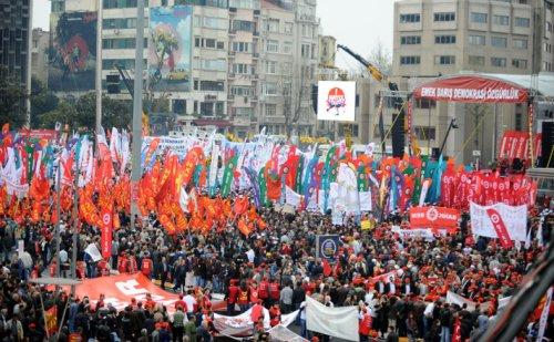 Taksim'de kalabalık kadraja sığmadı - Resim 24