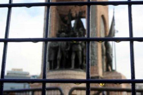 Taksim'de kalabalık kadraja sığmadı - Resim 8