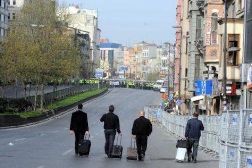 Taksim'de kalabalık kadraja sığmadı - Resim 16