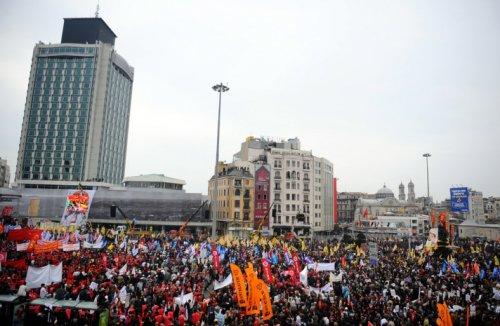 Türkiye'den ve dünyadan 1 Mayıs kareleri - Resim 114