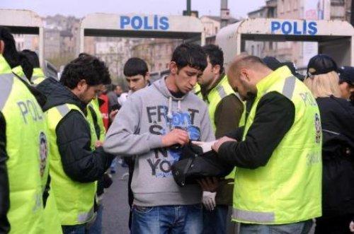 Taksim'de kalabalık kadraja sığmadı - Resim 9