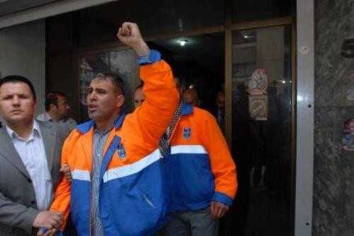 İşçiler CHP binasını bastı - Resim 3