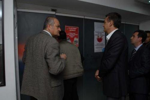 İşçiler CHP binasını bastı - Resim 1